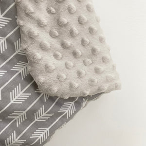 Little Love car seat blanket grey arrow